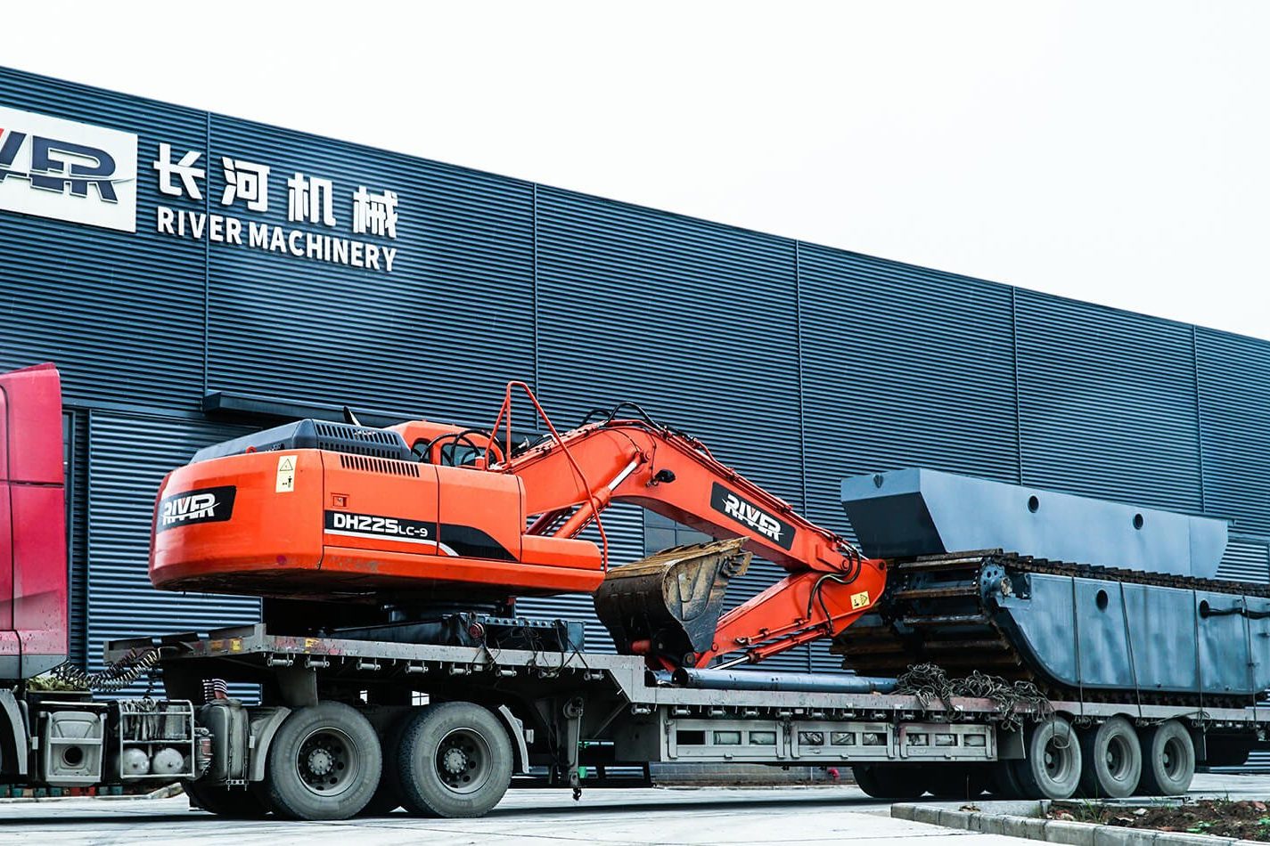 Amphibious excavator loading and shipping