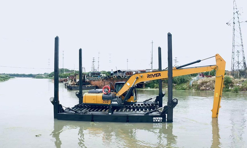 how does pontoon excavator work