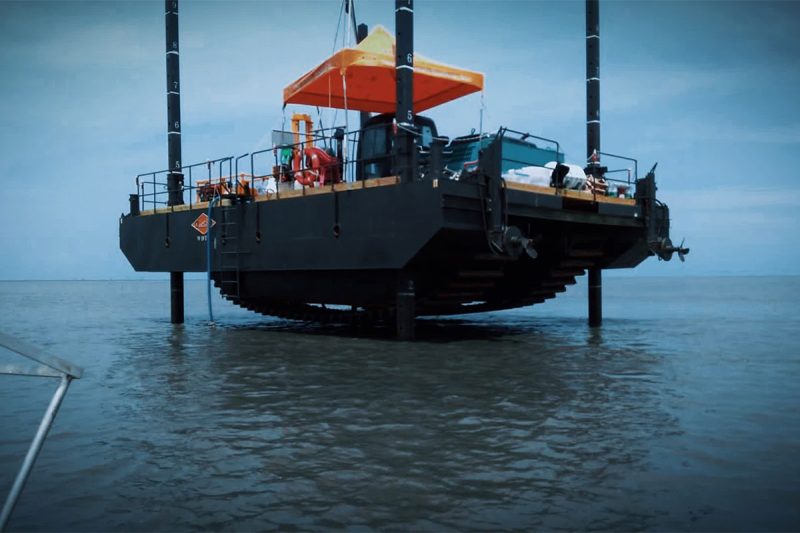 Optimize Amphibious Excavator Depth with Spuds/Hydraulic Positioning Piles