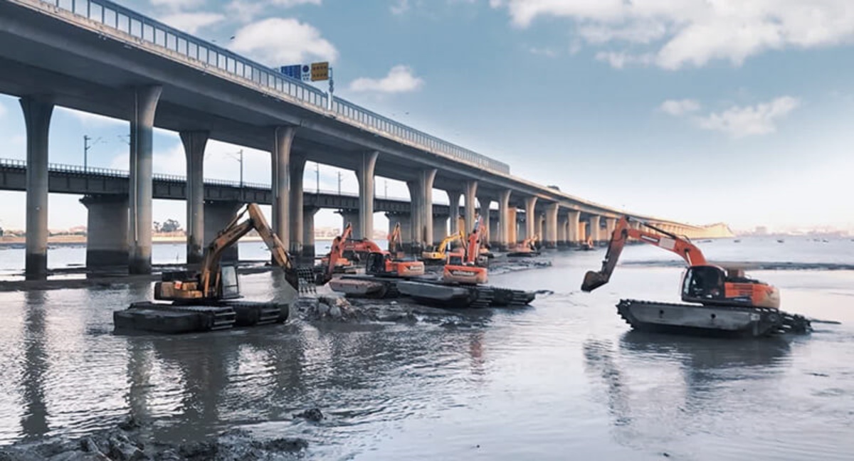 Amphibious excavator
