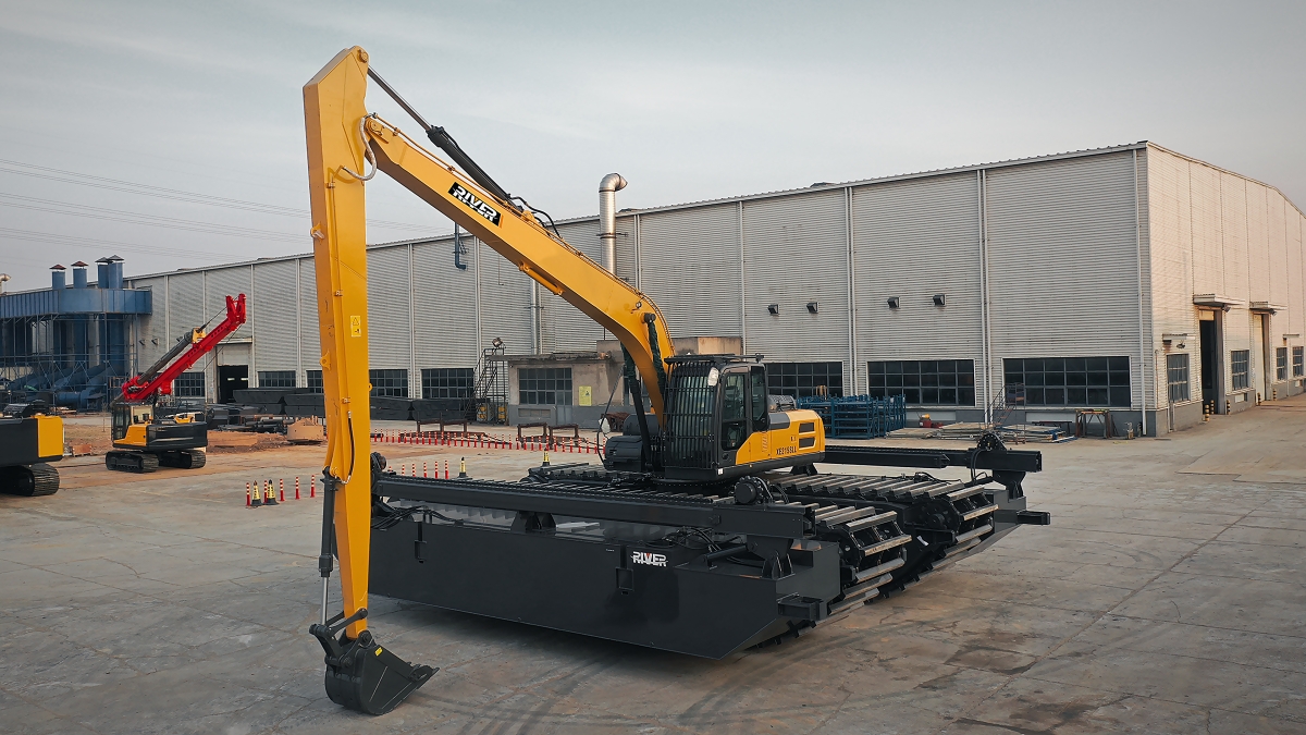 Amphibious excavator equipped with a 15-meter extended boom