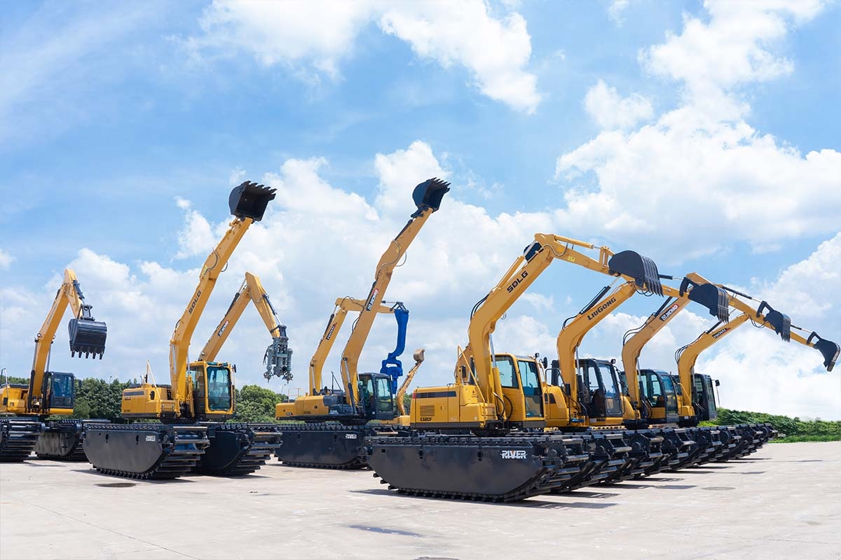 RIVER amphibious excavator